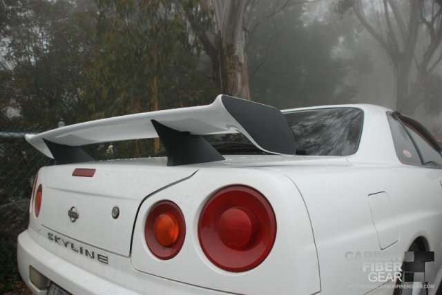 R34 GTT Skyline with 3M carbon fiber DI-NOC
