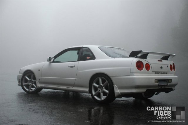 R34 GTT Skyline with 3M carbon fiber DI-NOC