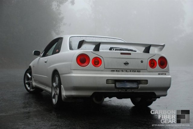 R34 GTT Skyline with 3M carbon fiber DI-NOC