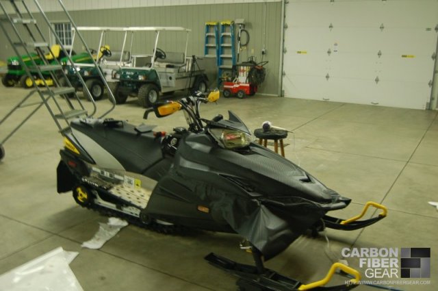 2006 Yamaha Nytro ER snowmobile with 3M carbon fiber DI-NOC vinyl 2006 Yamaha Nytro ER snowmobile with 3M carbon fiber DI-NOC vinyl