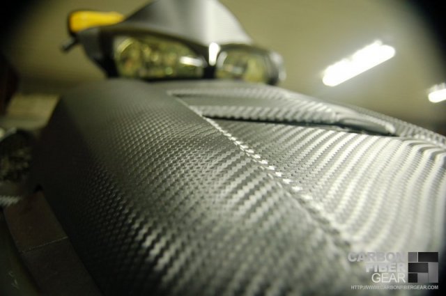 2006 Yamaha Nytro ER snowmobile with 3M carbon fiber DI-NOC vinyl 2006 Yamaha Nytro ER snowmobile with 3M carbon fiber DI-NOC vinyl