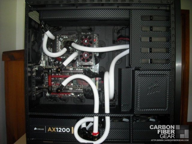Modded computer with 3M DI-NOC carbon fiber vinyl