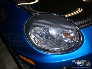 Dodge Neon SRT4 roof with carbon fiber DI-NOC on the headlight