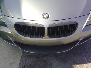 BMW M6 with 3M carbon fiber DI-NOC vinyl installed on front bumper