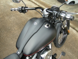 Harley Blackline with 3M DI-NOC carbon fiber vinyl installed on tank